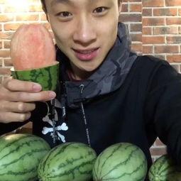 武都网红吃瓜事件视频播放,视频播放引发全网热议