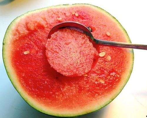 网红吃瓜勺子图片真实高清